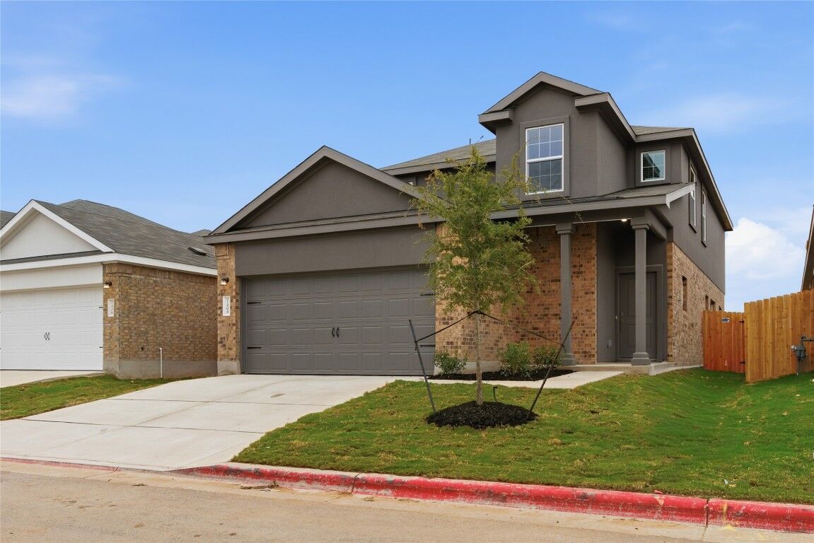 Property Photo:  1404 Roaming Oak Bend  TX 78628 