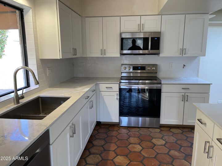 Property Photo: 1927 E Linger Lane AZ 85020