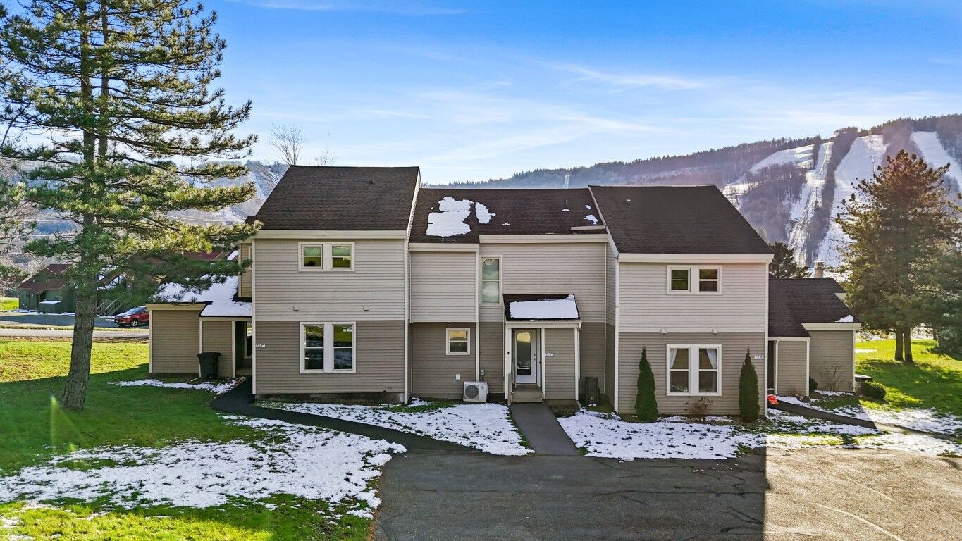 Property Photo: 2127 Darius Dr Apt 18 D NY 13045