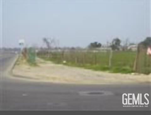 Property Photo:  900 E Planz Rd  CA 93307 