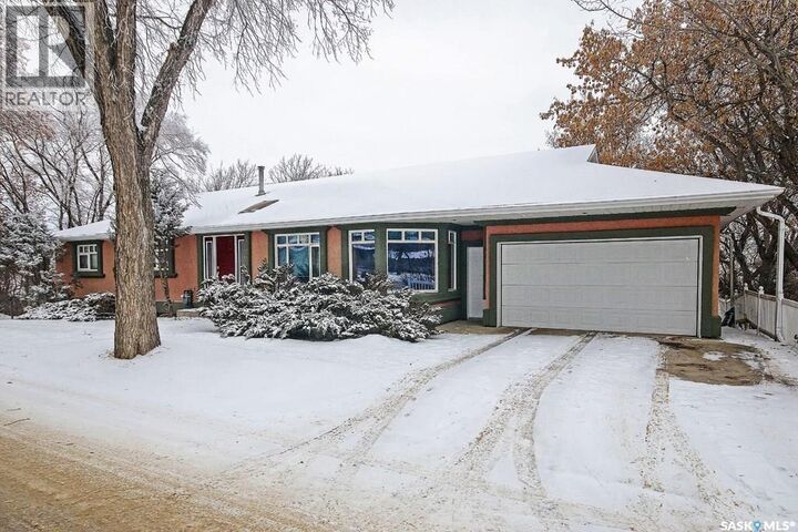 Property Photo:  1809 Third Street  SK S4A 0T1 