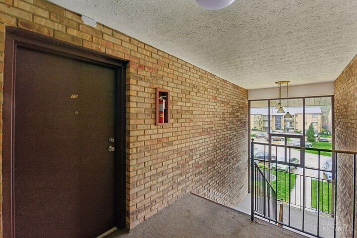 Property Photo:  7238 Creekview Drive  OH 45247 