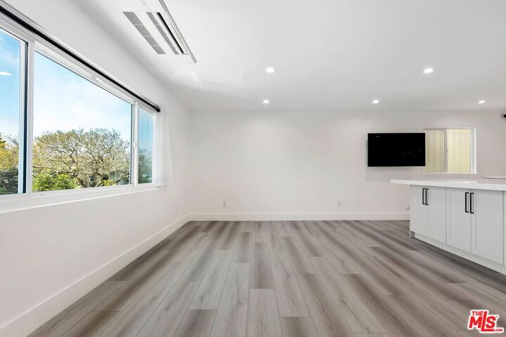 Property Photo:  1917 11th St  CA 90404 