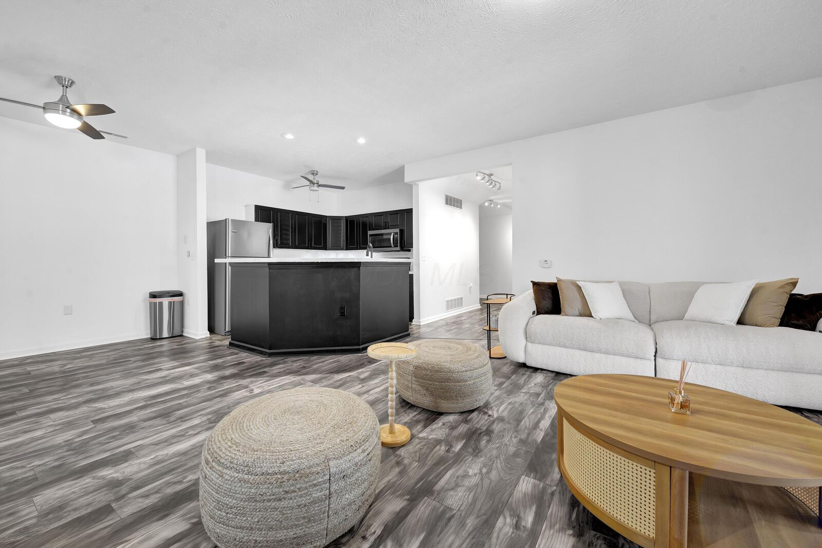 Property Photo: 1925 Fortstone Lane OH 43228