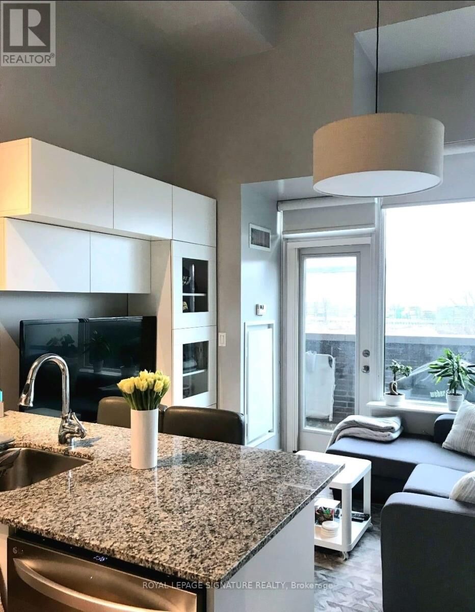 Property Photo:  55 E Liberty Street 106  ON M6K 3P9 