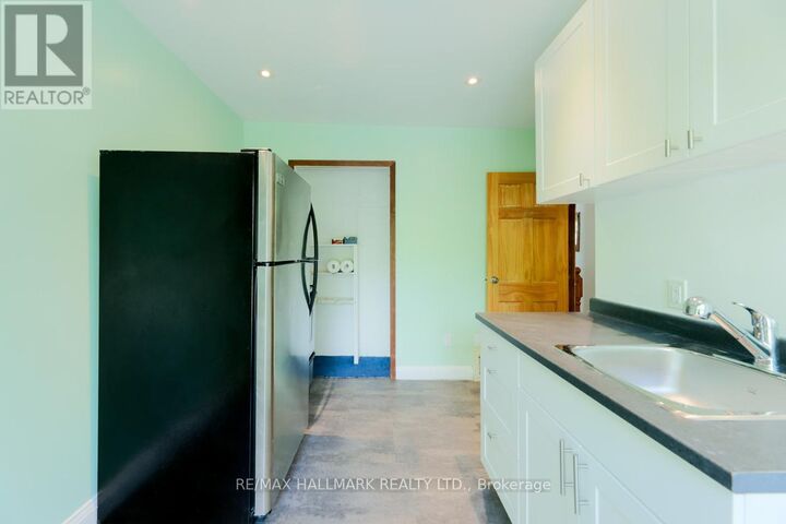 Property Photo:  30 Lawlor Top Floor Avenue  ON M4E 3L7 