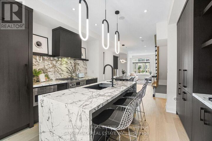 Property Photo:  10 Lunar Crescent 24  ON L5M 2P6 