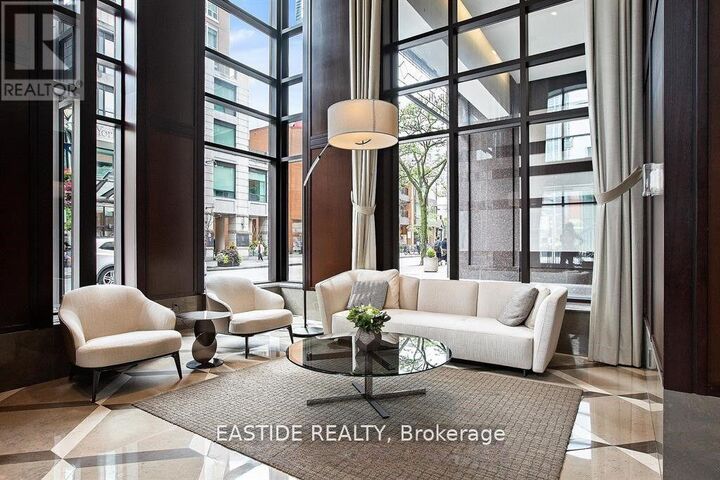 Property Photo:  68 Yorkville Avenue 303  ON M5R 3V7 