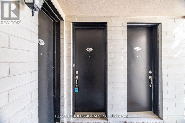 Property Photo:  140 Widdicombe Hill Boulevard 608  ON M9R 0A9 