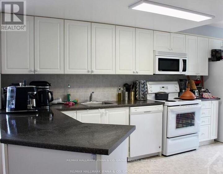 Property Photo: 334 Cresthaven Drive ON K2G 6W3