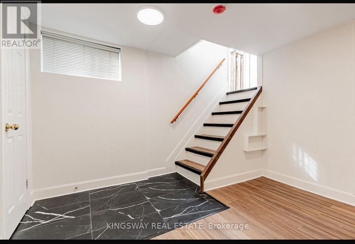 Property Photo:  26 Reid Manor  ON M8Y 2H7 