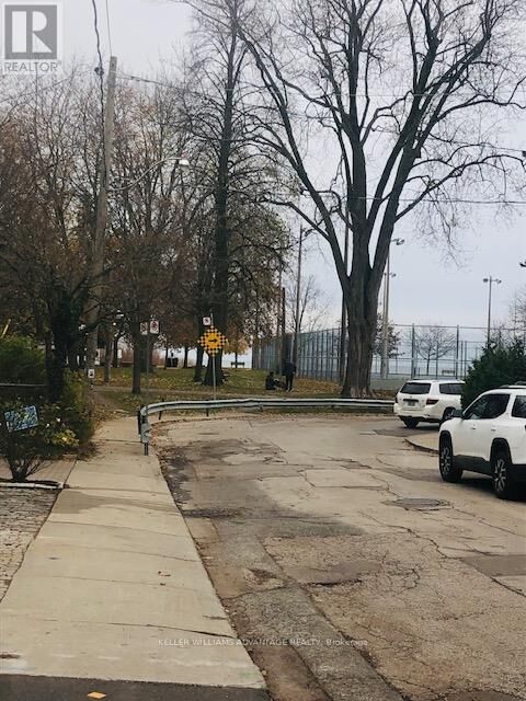 Property Photo:  54 Waverley Road 4  ON M4L 3T1 