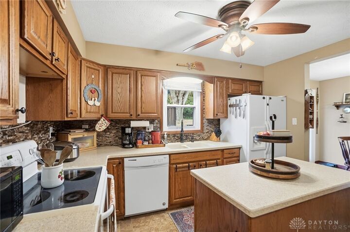 Property Photo:  2113 Hilltop Road  OH 45385 