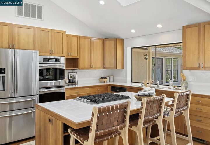 Property Photo:  131 Clover Hill Ct  CA 94526 