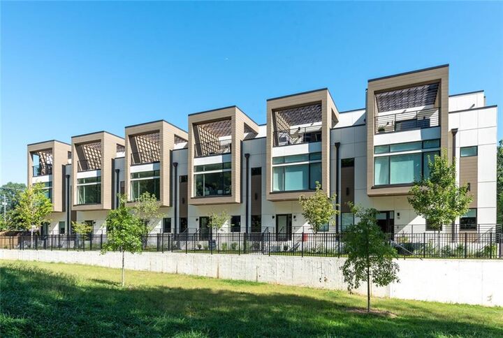 Property Photo: 1099 North Avenue NE 14 GA 30307