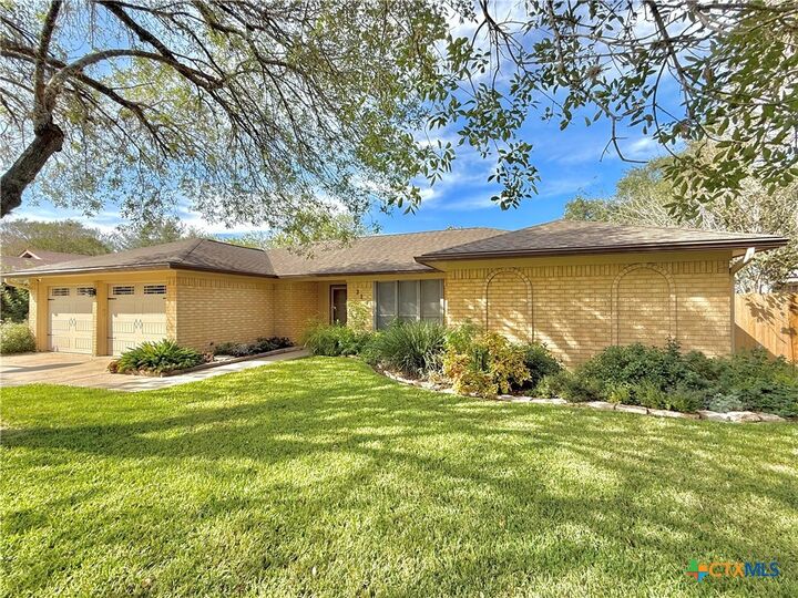 Property Photo: 316 Buckingham Street TX 77904