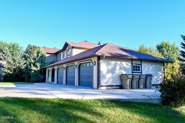 Property Photo:  2200 24th Avenue SW  ND 58701 