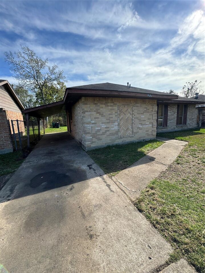 Property Photo: 11018 Dalebrook Drive TX 77016