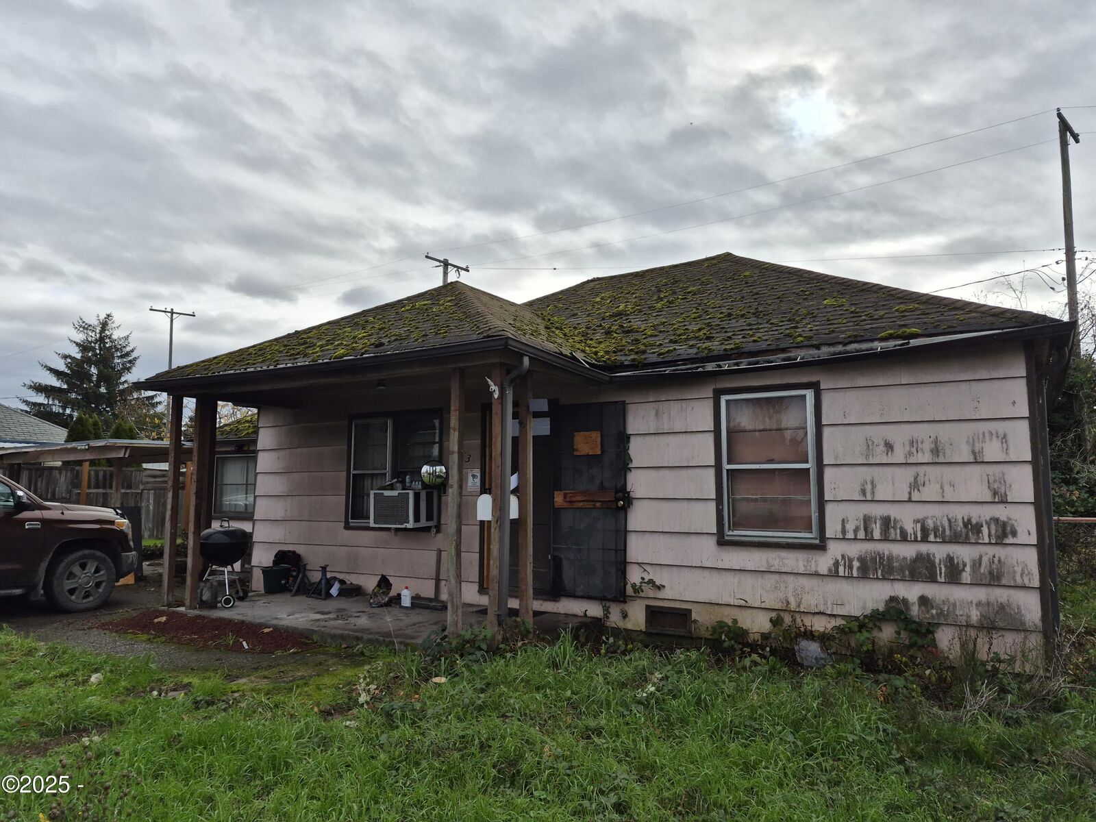 Property Photo:  1383 Centennial Boulevard  OR 97477 