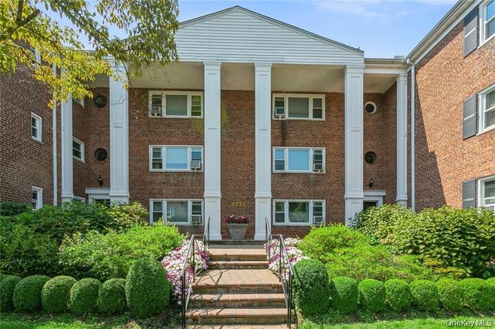 Property Photo:  1833 Palmer Avenue 3B  NY 10538 