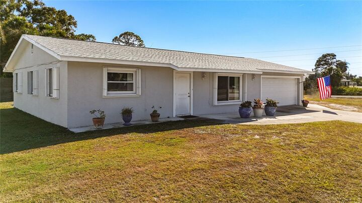 Property Photo: 595 W Seminole Drive FL 34293