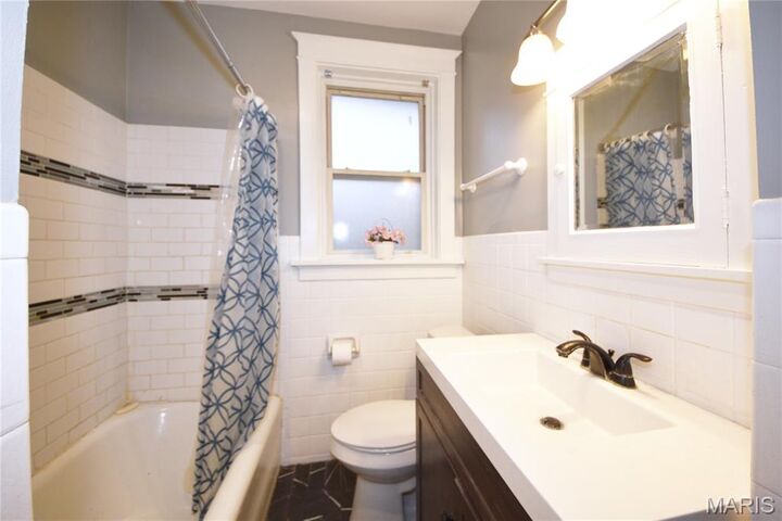 Property Photo:  18 Sunset Court  MO 63121 