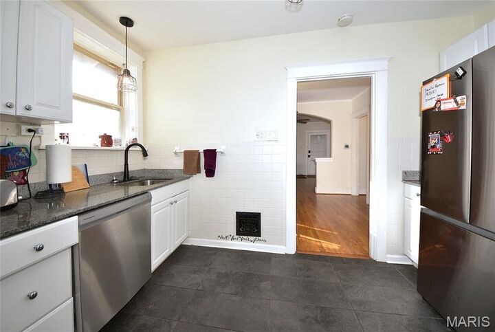 Property Photo: 18 Sunset Court MO 63121