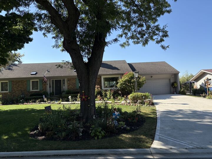 Property Photo: 2830 S Briarwood Drive IL 60005