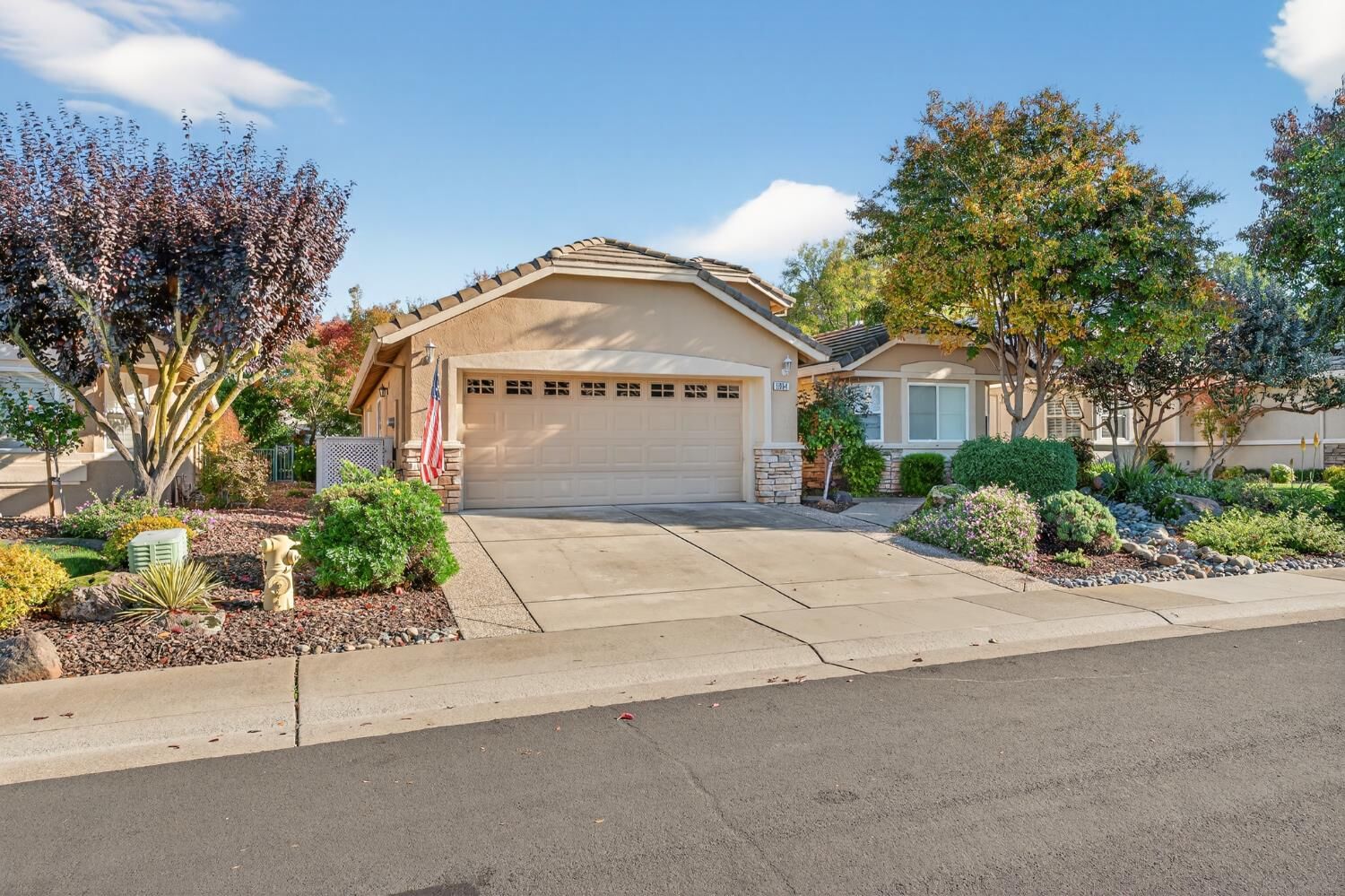 Property Photo: 5964 Whisperlodge Way CA 95747