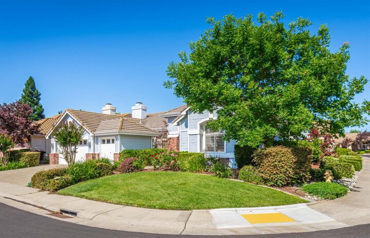 Property Photo:  300 Roundhill Court  CA 95747 