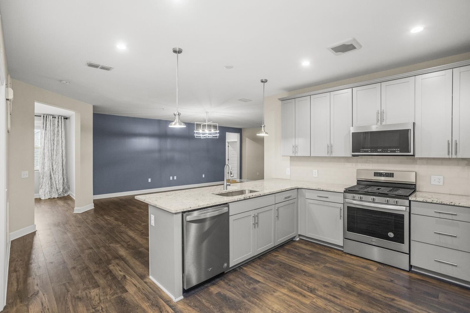 Property Photo:  141 Saundersville Rd 1402  TN 37075 