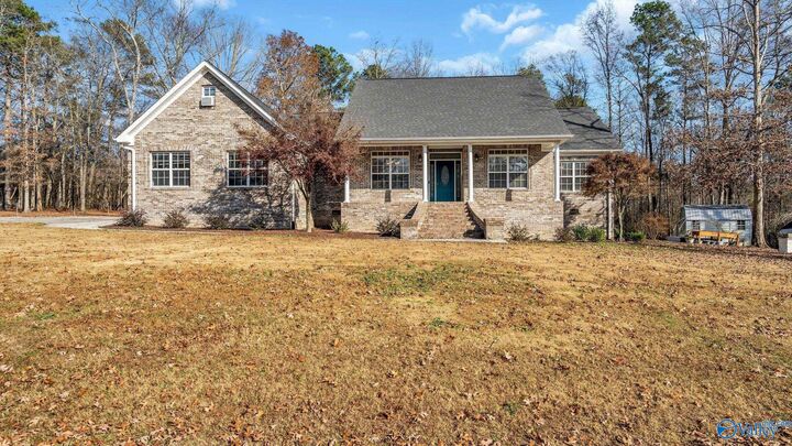 Property Photo: 165 Creekside Lane SE AL 35016