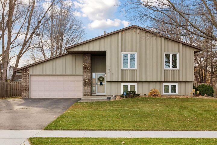1026 Whitney Drive  Apple Valley MN 55124 photo