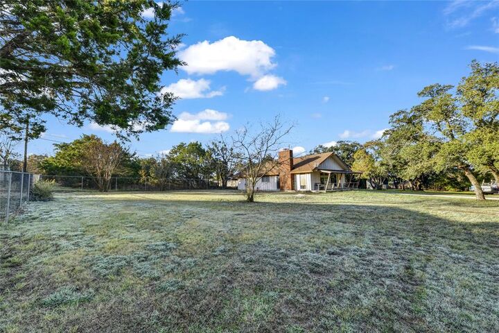 Property Photo: 209 Lakeview Trail TX 76087