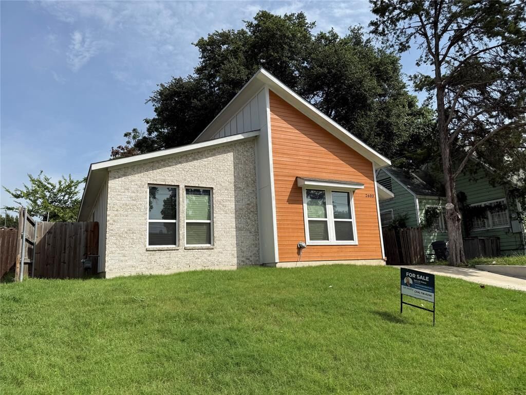 Property Photo: 2603 Pine Street TX 75215