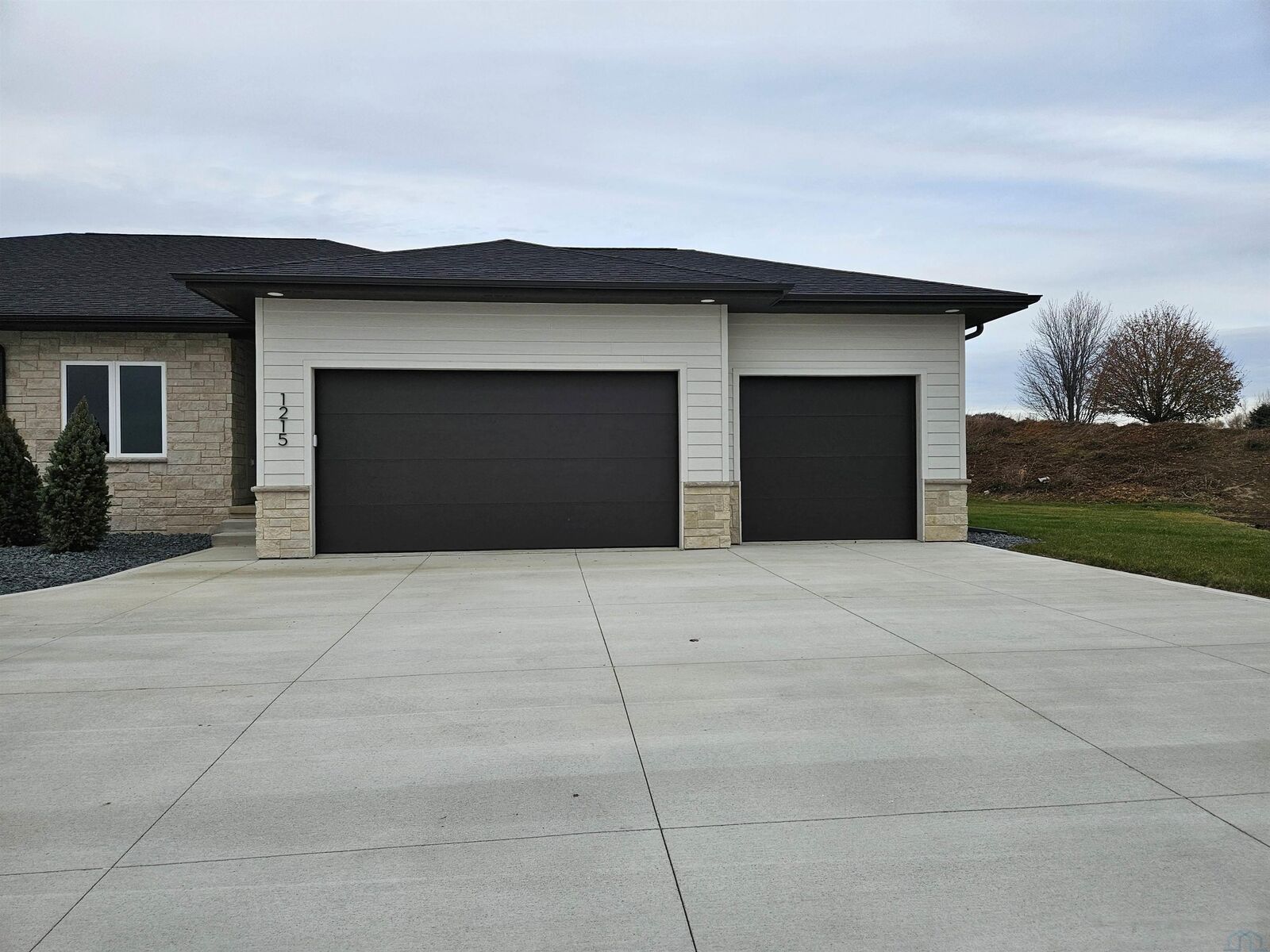 Property Photo: 1215 Blackhawk Court IA 51024