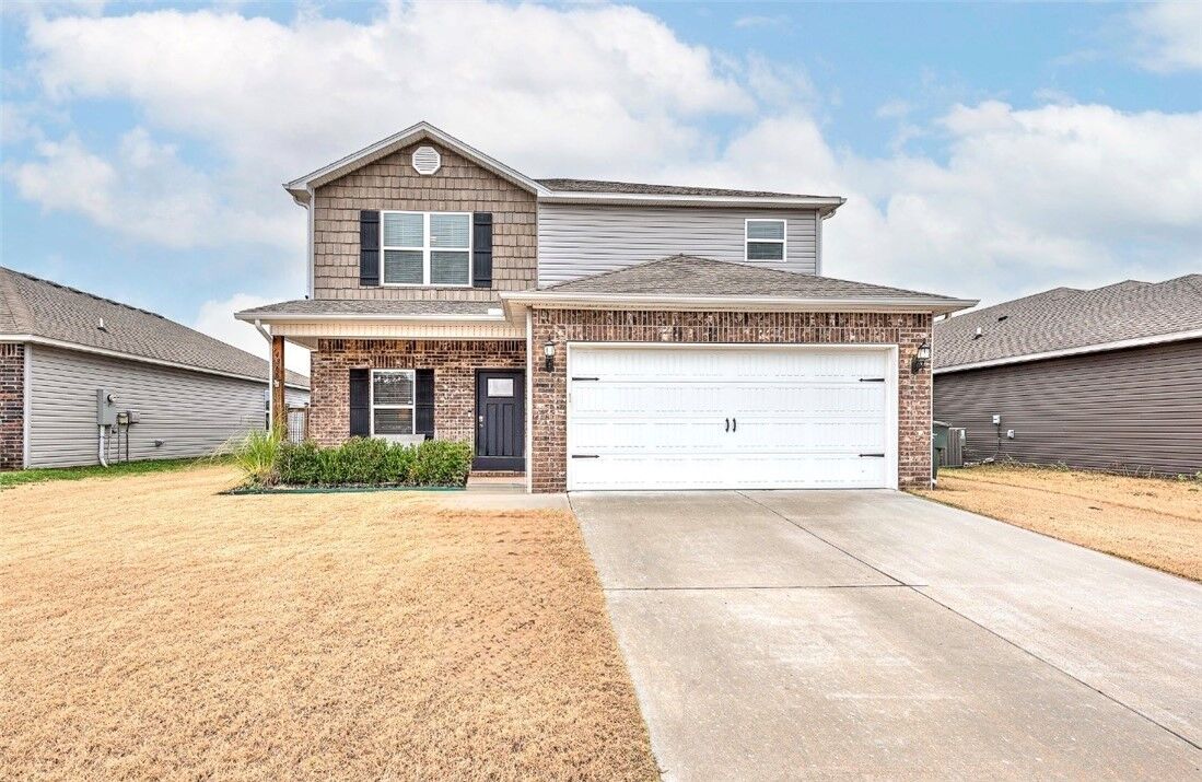 Property Photo: 4866 W Hoover Loop AR 72704