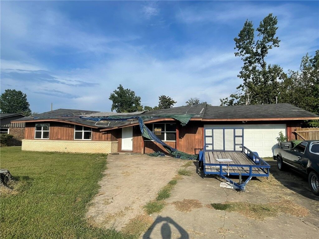 Property Photo:  917 S 15th Street  AR 72758 