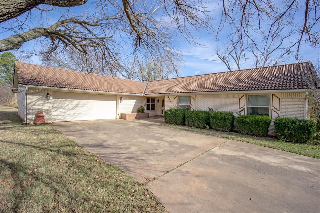 Property Photo: 407 NE 8th Street OK 73010