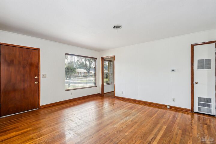 Property Photo: 9 Gilmore Dr FL 32561