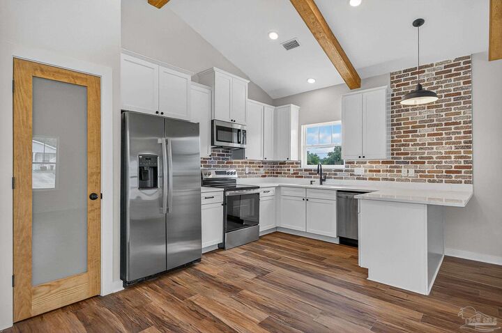 Property Photo: 1106 N E St FL 32501