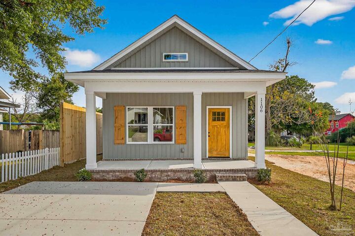Property Photo: 1106 N E St FL 32501