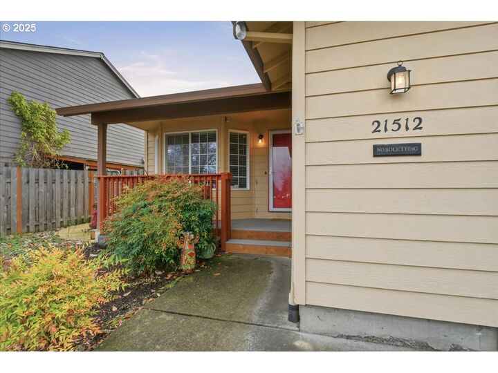 Property Photo:  21512 SW Jay St  OR 97003 