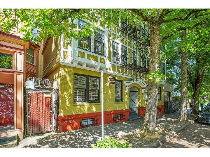 Property Photo: 1215 NW 21st Ave OR 97209