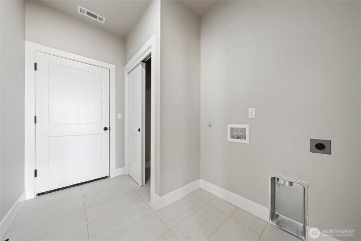 Property Photo:  1513 N 7th Avenue NE  WA 98848 