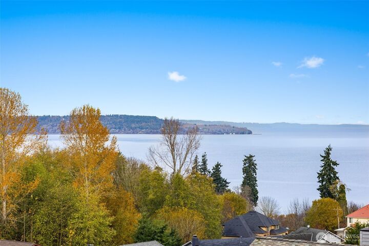 Property Photo:  204 SW 298th Place  WA 98023 