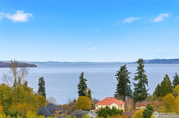 Property Photo:  204 SW 298th Place  WA 98023 
