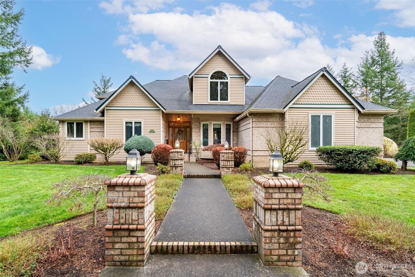 Property Photo:  270 SE Valley View Way  WA 98532 