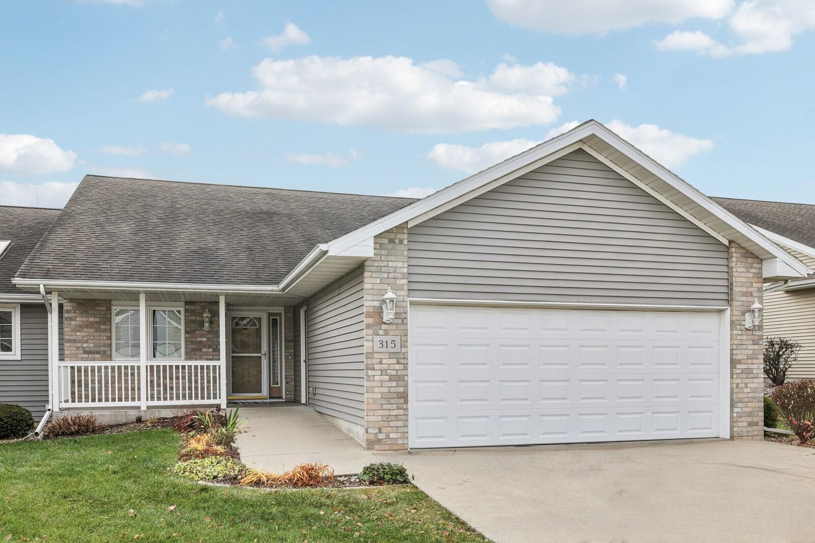 Property Photo:  315 Pebble Brook Lane  WI 53555 