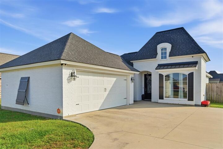 Property Photo: 111 Hickory St LA 70647